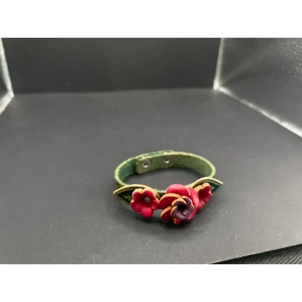 Vintage Guang Tong Signed Bohemian Leather Flower Bracelet With Snap